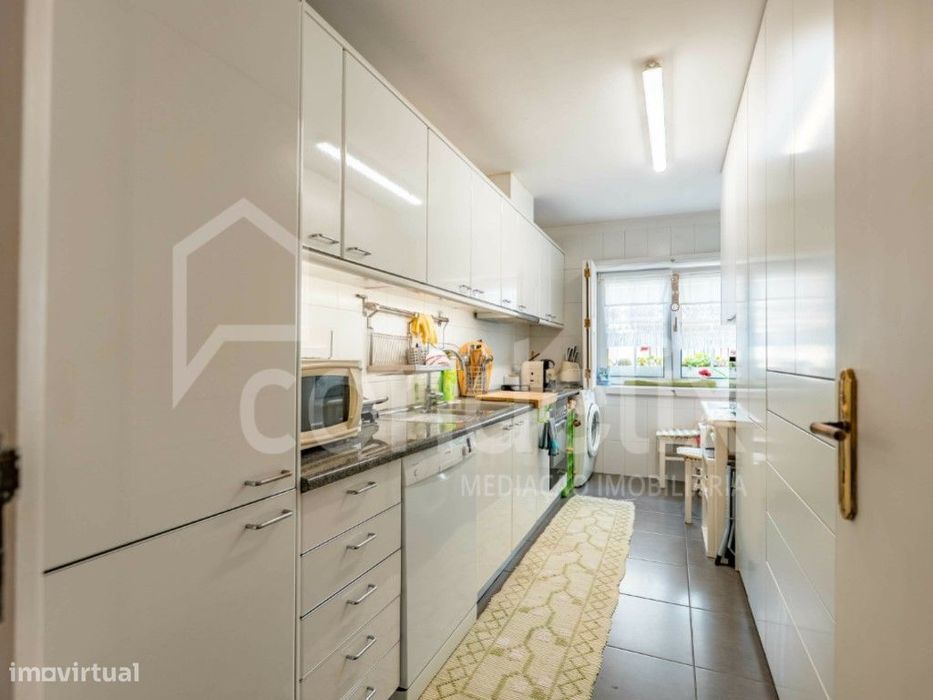 T2 ampliado, terraço, jacuzzi + T1 rendimento + estúdio, 2 lugares ...
