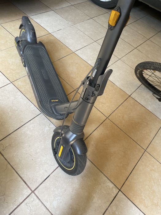 Самокат в шикарному стані NineBot G2 Max, Є коробка від самокату