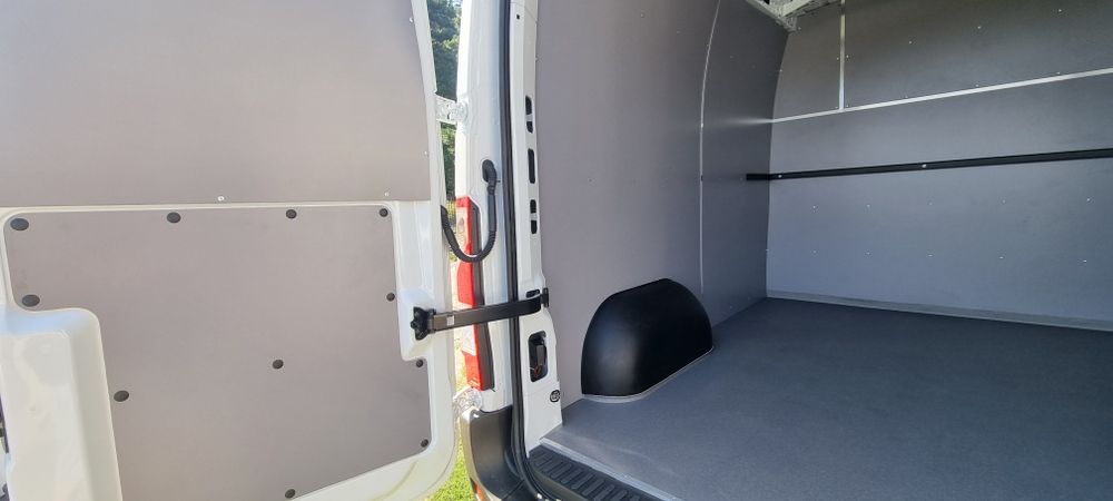 Zabudowa paki w sklejkę zabudowy busów półki regały podłoga do busa