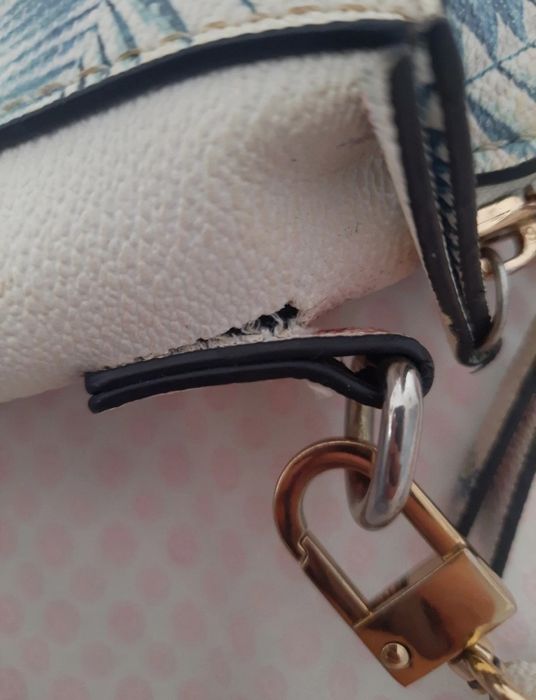 Mala branca com flores e colibris