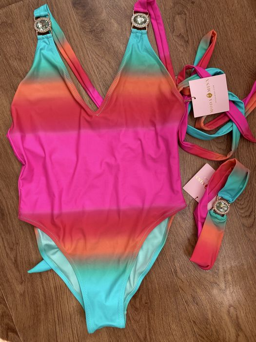 Очень красивый яркий сдельный купальник ModaMinx