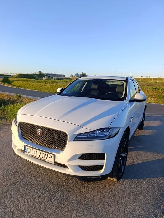 Jaguar F-Pace Eleganckie auto 4x4 z niskim przebiegiem