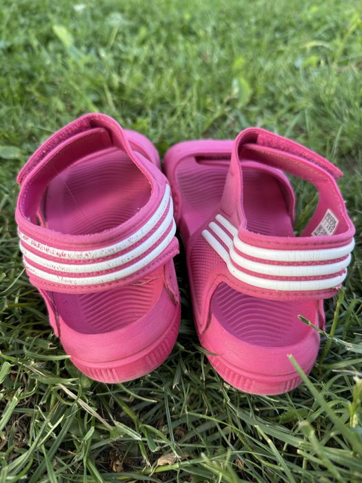 Босоніжки adidas 34розмір