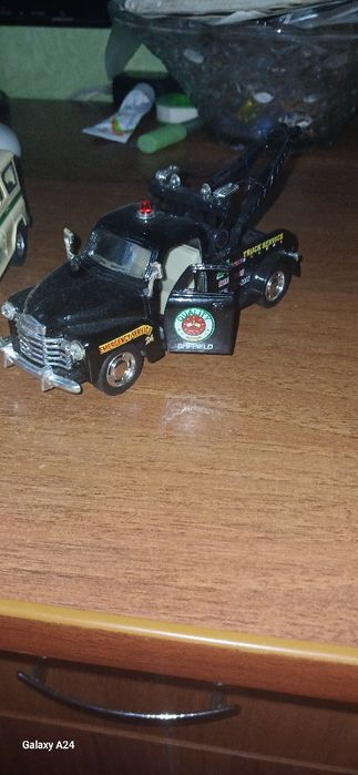 Колеционие машинки 2 шт 175грн с олх