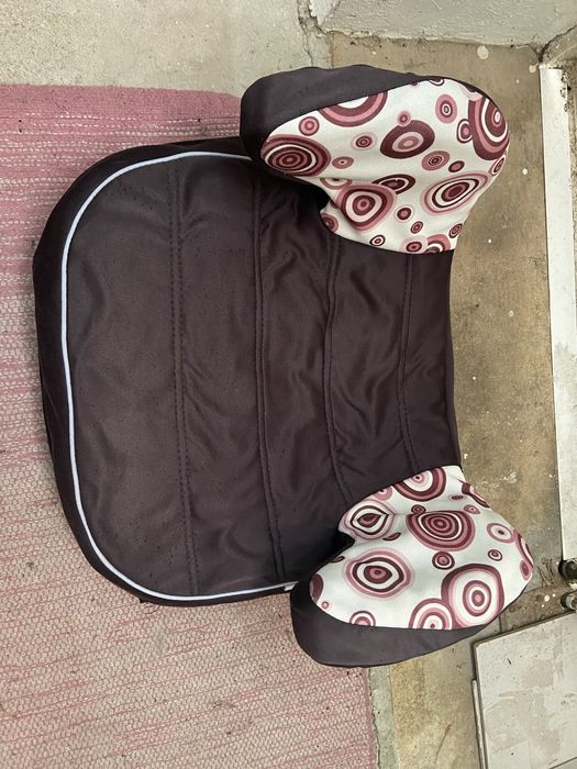 Assento para o carro em bom estado