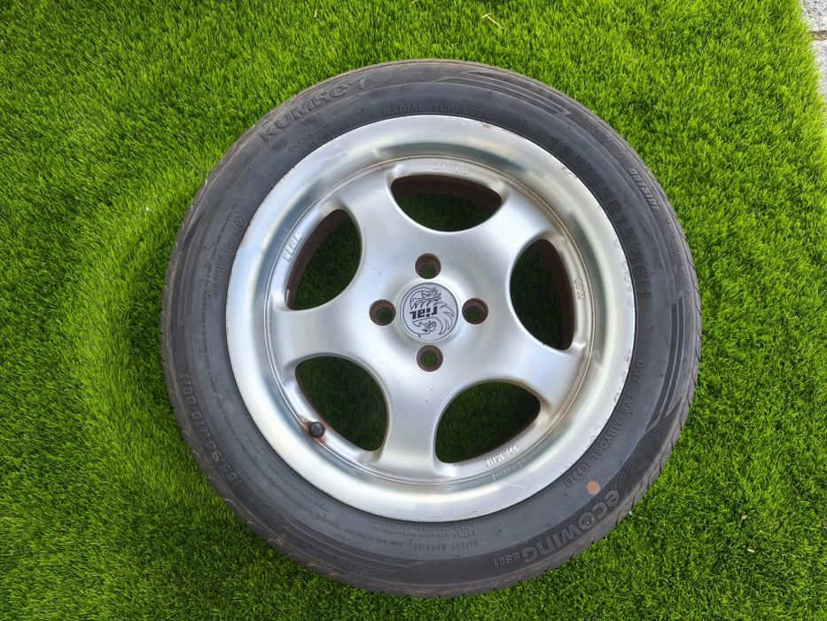 Jantes 15 4×98 Alfa Romeo Fiat com pneus 185/55R15
Possí
