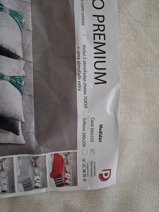 Edredão com almofadas