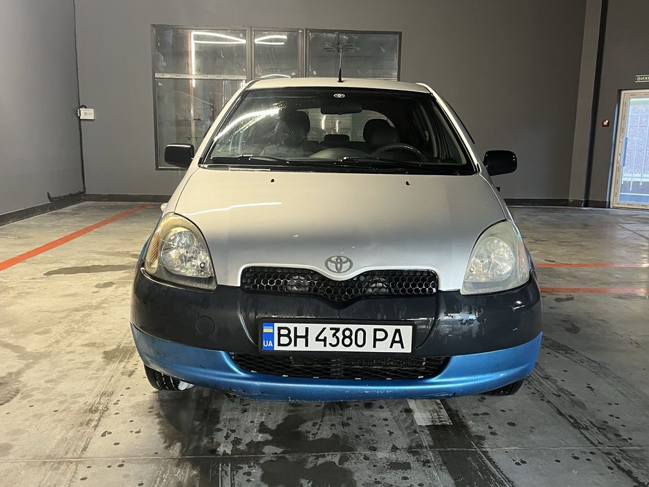 Toyota Yaris 1999 Литровый
