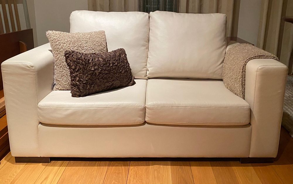 2 Sofás de Pele Sintética - Branco