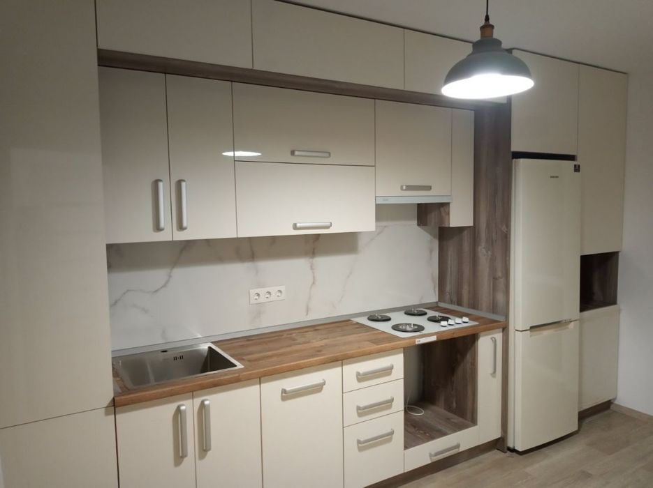 Кухня на замовлення. Стіл, шафа, стільниці. Кухня під ключ