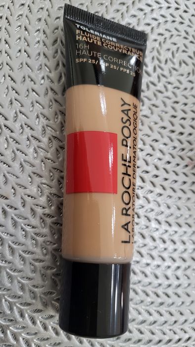 Base Toleriane Tom 16  Roche Posay