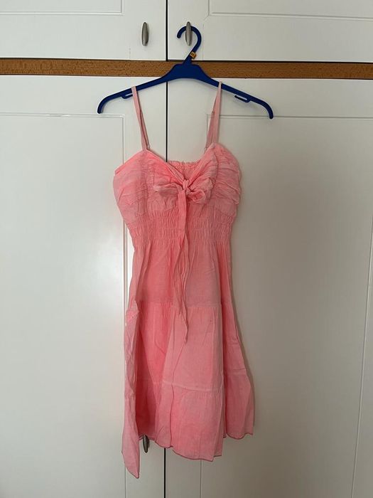 Vários  vestidos tamanho M alguns são novos sem etiqueta,