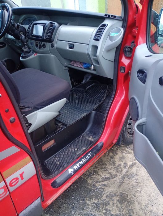 Renault trafic  7 мість