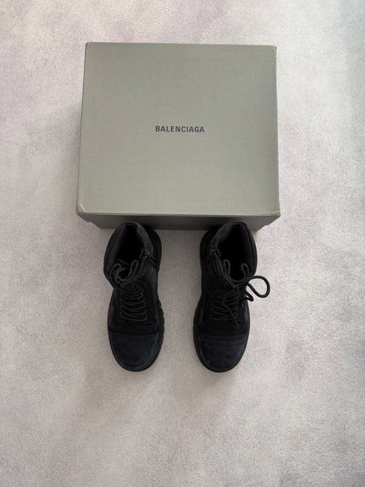 В Наявності Balenciaga Strike Boots 43