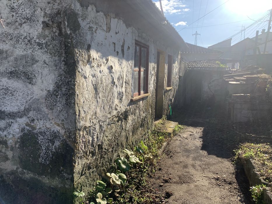 Terreno com casa 650m2