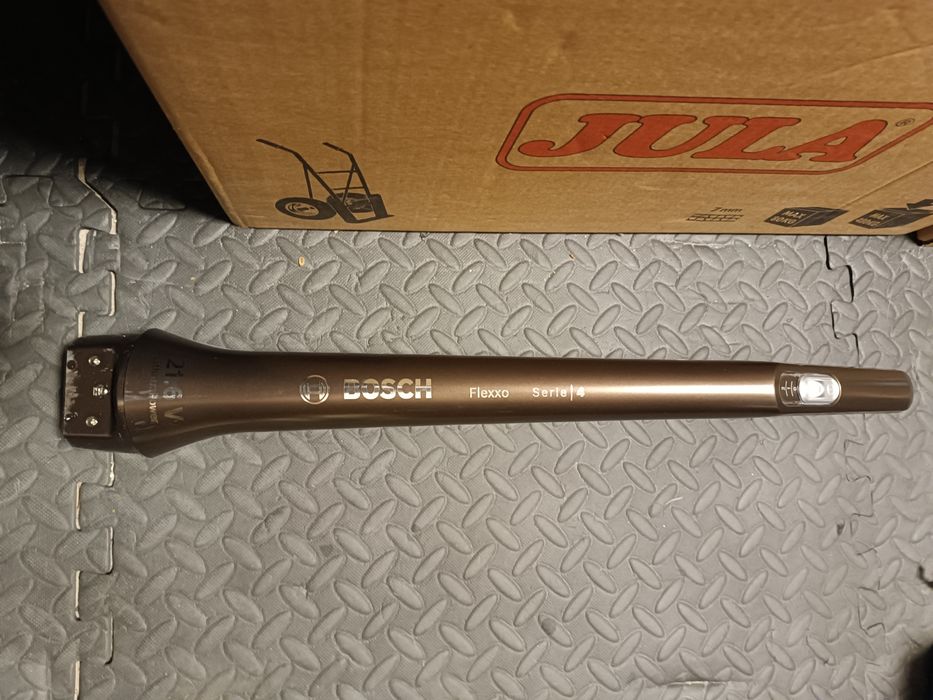 /// Odkurzacz pionowy Bosch 21.6V Flexxo Serie 4 - uchwyt, rączka
