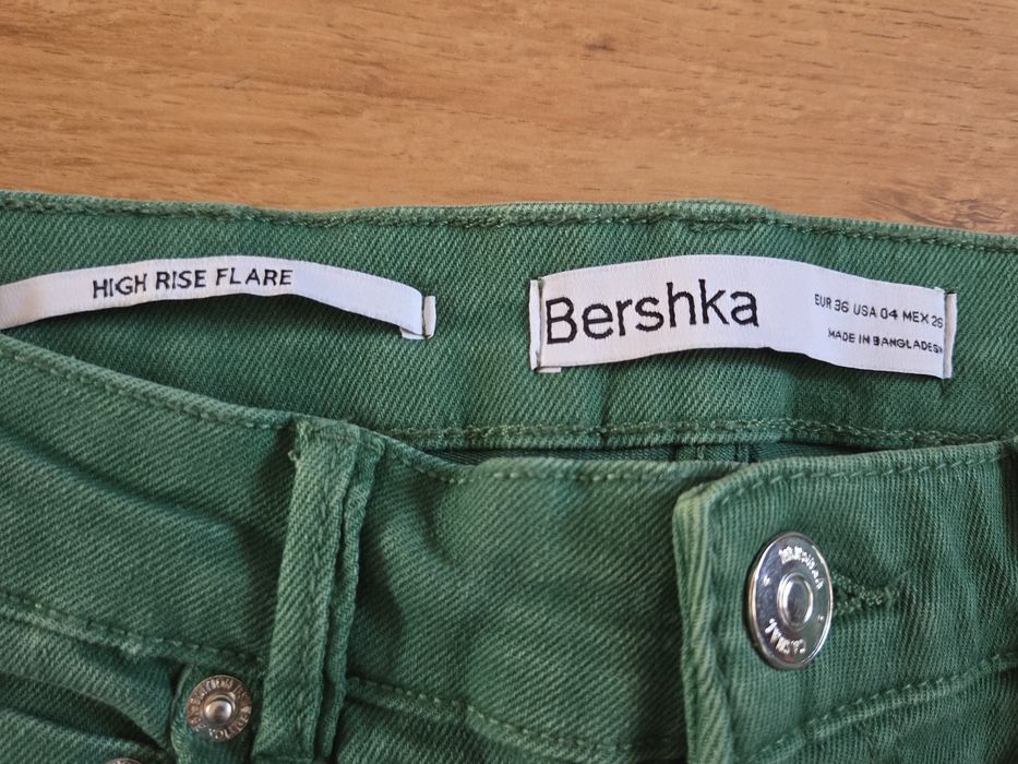 Nowe spodnie dzwony Bershka S