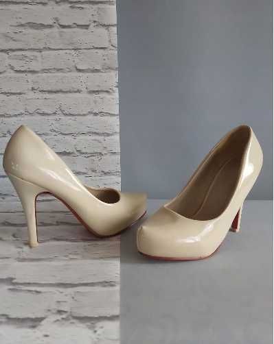 Szpilki beżowe ecru jasny camel 37 czerwona podeszwa