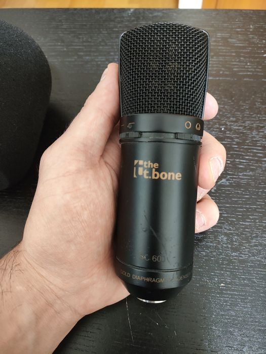 Kit Home Studio Focusrite Scarlett 2i2 + Microfone Condensador + Cabo XLR