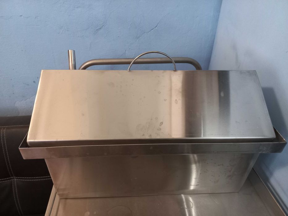 Коптильня горячего копчения из нержавейки с гидрозатвором для дома