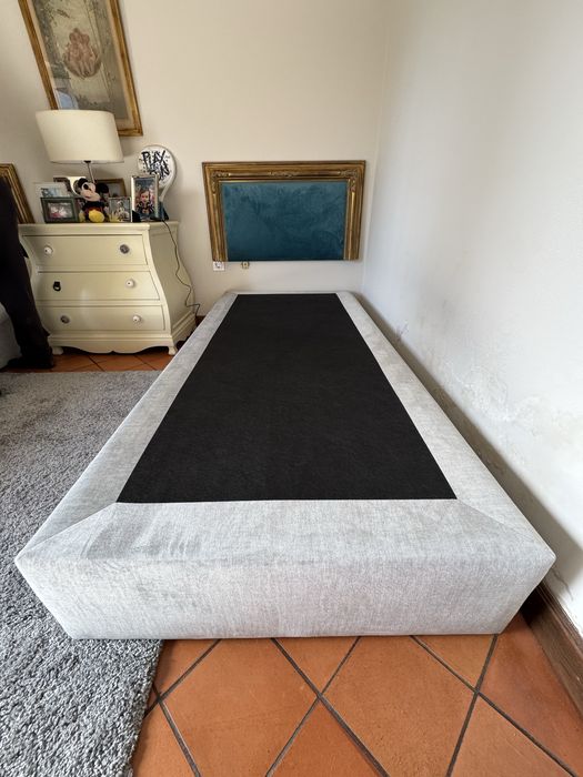 Estrado e colchão Novos