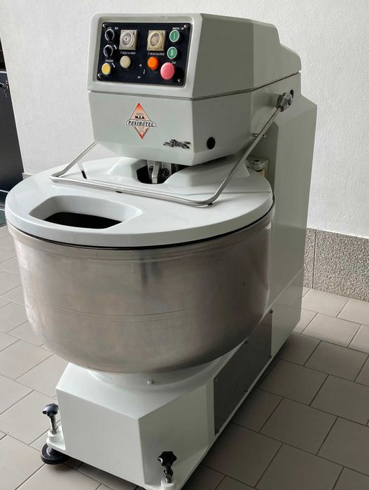 Amassadeira espiral Felino 50 kg farinha semi nova