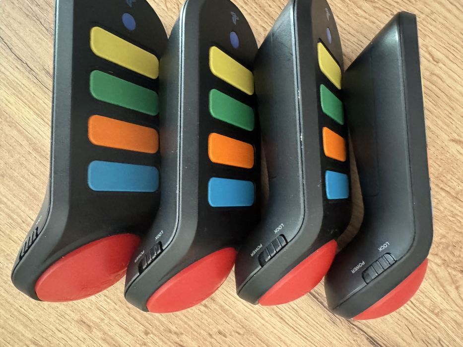Zestaw 4 bezprzewodowych buzzerow do gry Buzz na ps3 + odbiornik