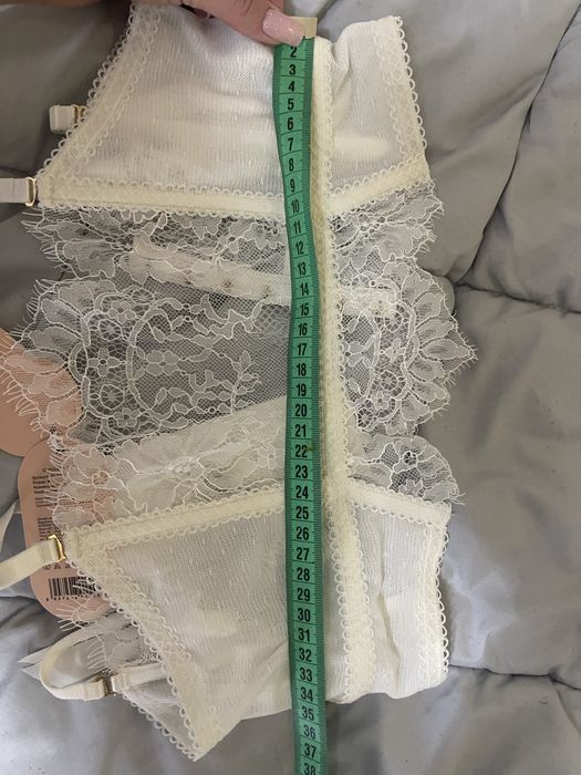 Бюстгалтер та пояс для панчох