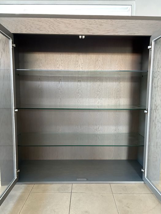 Movel com portas em vidro