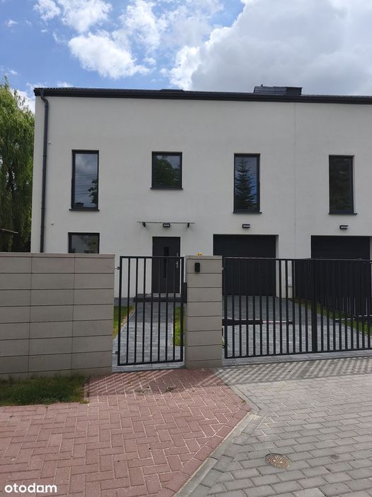Dom W Zabudowie Bliźniaczej – Świdnik, Ul. Partyzantów (Os. Adampol)
