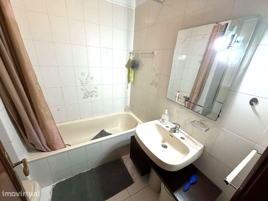 QUARTO INDIVIDUAL 250€ + 50€ Despesas