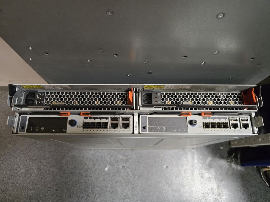 IBM Storwize V3700 24 Bay SFF + 24 HDD SAS 600GB 10K