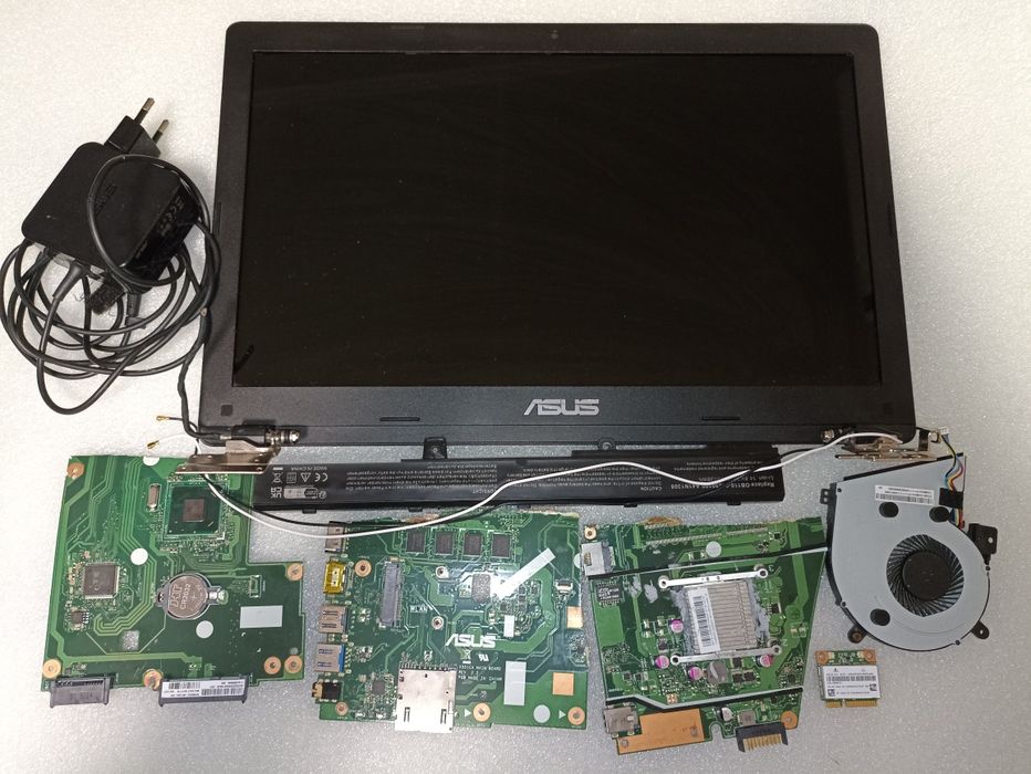 Ноутбук ASUS F551C на запчасти