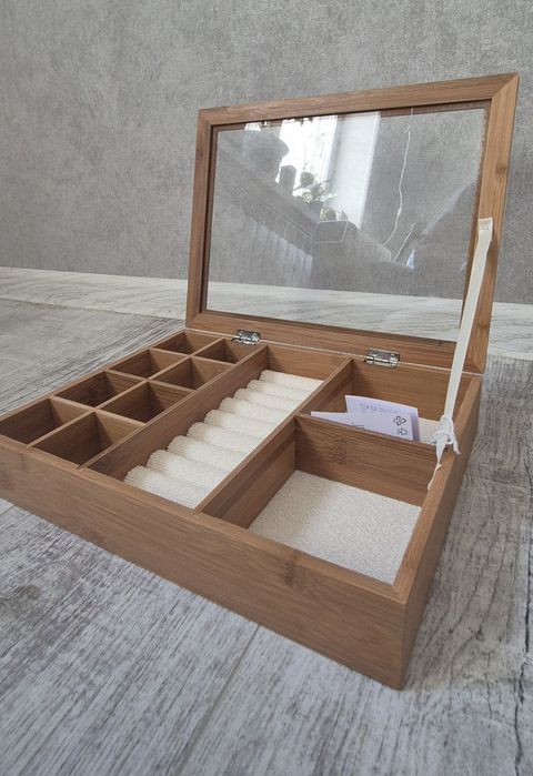 Скринька для прикрас зі скляною кришкою