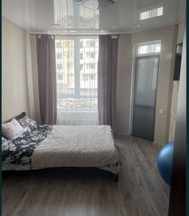 Продам простору квартира у мальовничому Маріїнському!