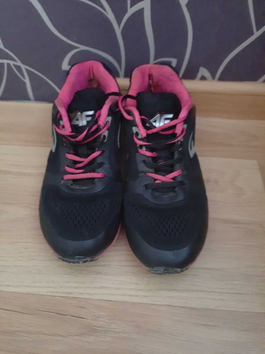 Lekkie buty damskie 4F roz. 38