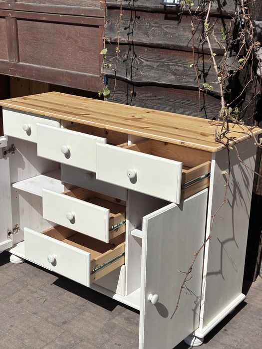 Sosnowa komoda - lite drewno - stabilna i solidna