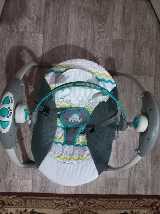 Шезлонг, заколисуючий центр дитячий