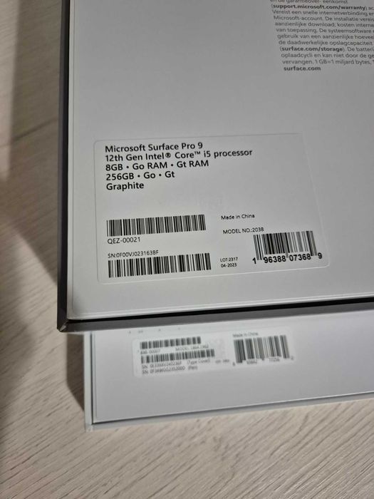 Surface Pro 9 Grafitowy i5 / 256GB / 8GB + klawiatura + slim pen 2