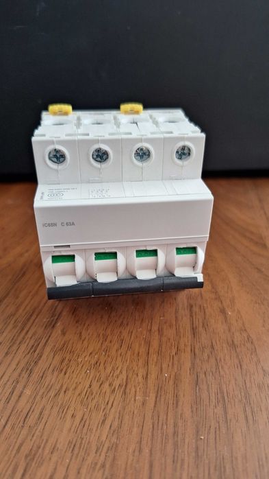 Disjuntor em miniatura 4P AC 400V