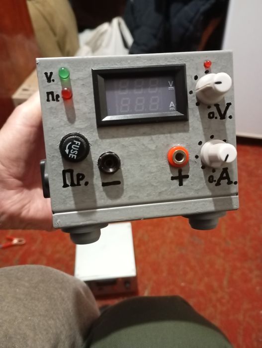 Зарядное устройство А.К.Б. с возможностью лабораторного блока питания