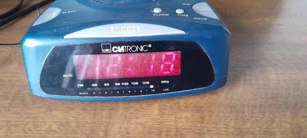 Электронные часы приемник SNOOZE
