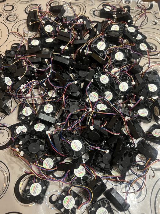 Продам кулер MGT4012MR-W10 490 шт