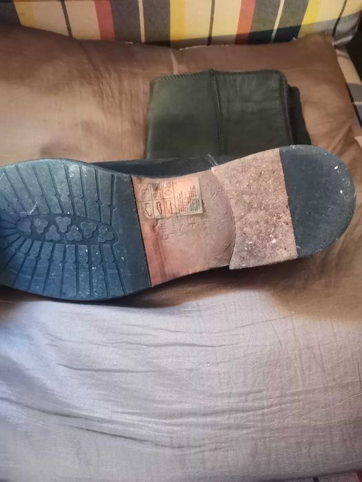 Botas Homem n° 43, marca H&M, cano pelo tornozelo, com fecho atrás