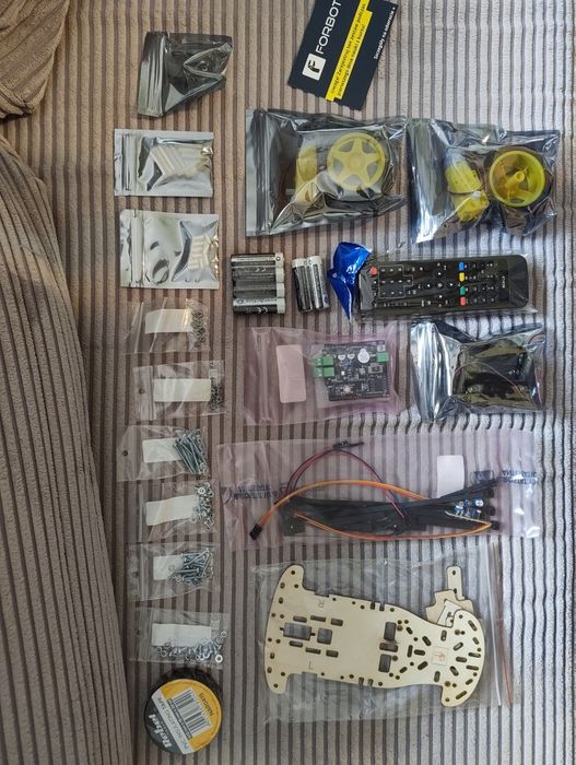 Zestaw FORBOT - Kurs podstaw budowy robotów [ Rozszerzenie do Arduino UNO R3 ]