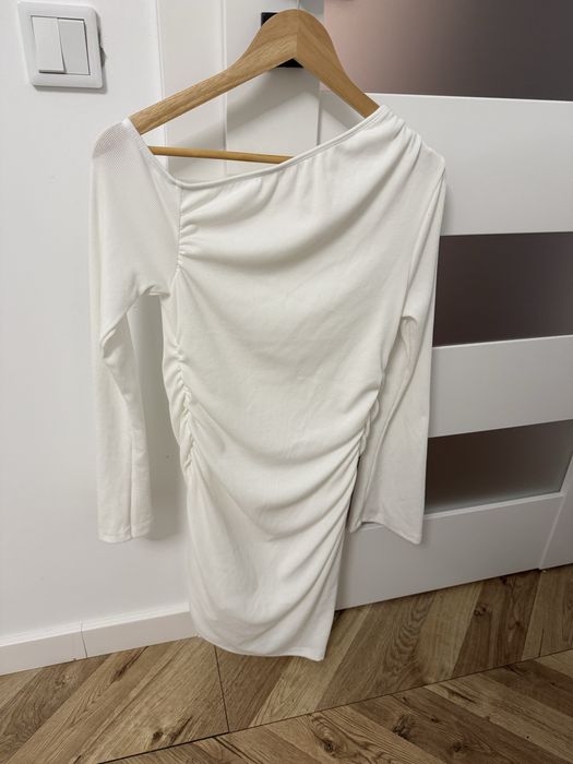 Biala sukienka ciążowa