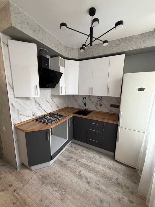 Продається 3-кімнатна квартира з  ремонтом . Заводський р-н Н1