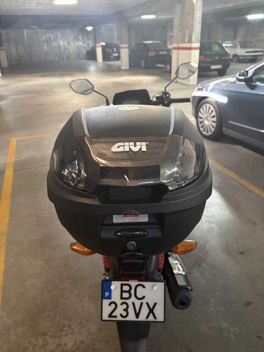 Honda CB125F 2023 | 7.077 km | Baú Givi + suporte telemóvel