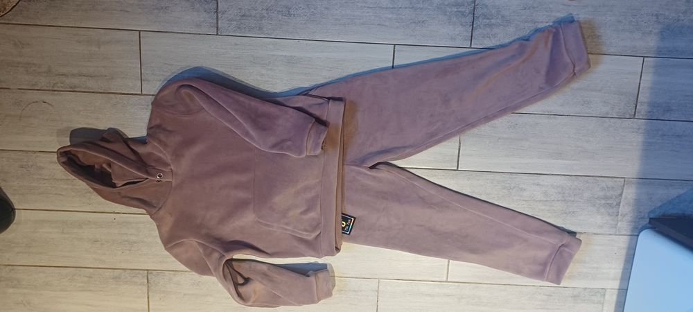 Продам спортивні костюми для дівчинки  9-11 років