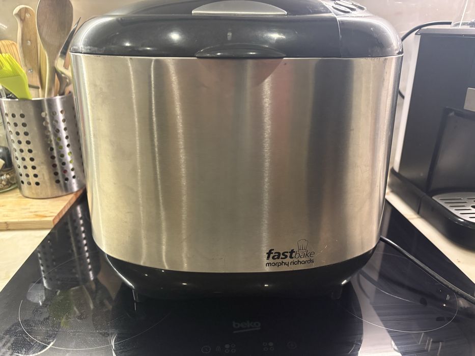 Maquina de fazer pao nova